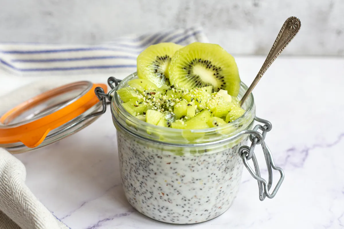 Easy Low FODMAP Kiwi Coconut Chia Pudding Breakfast Pot