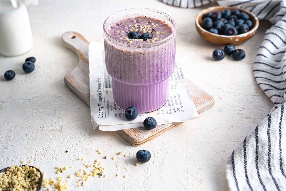 Keto 5-ingredient Mixed Berries Breakfast Smoothie